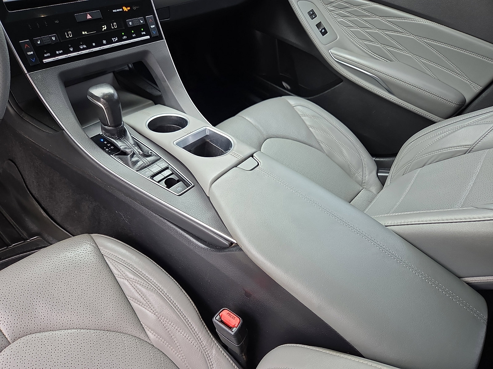 Used 2020 Toyota Avalon Limited w/ Advanced Safety Package FWD image 25