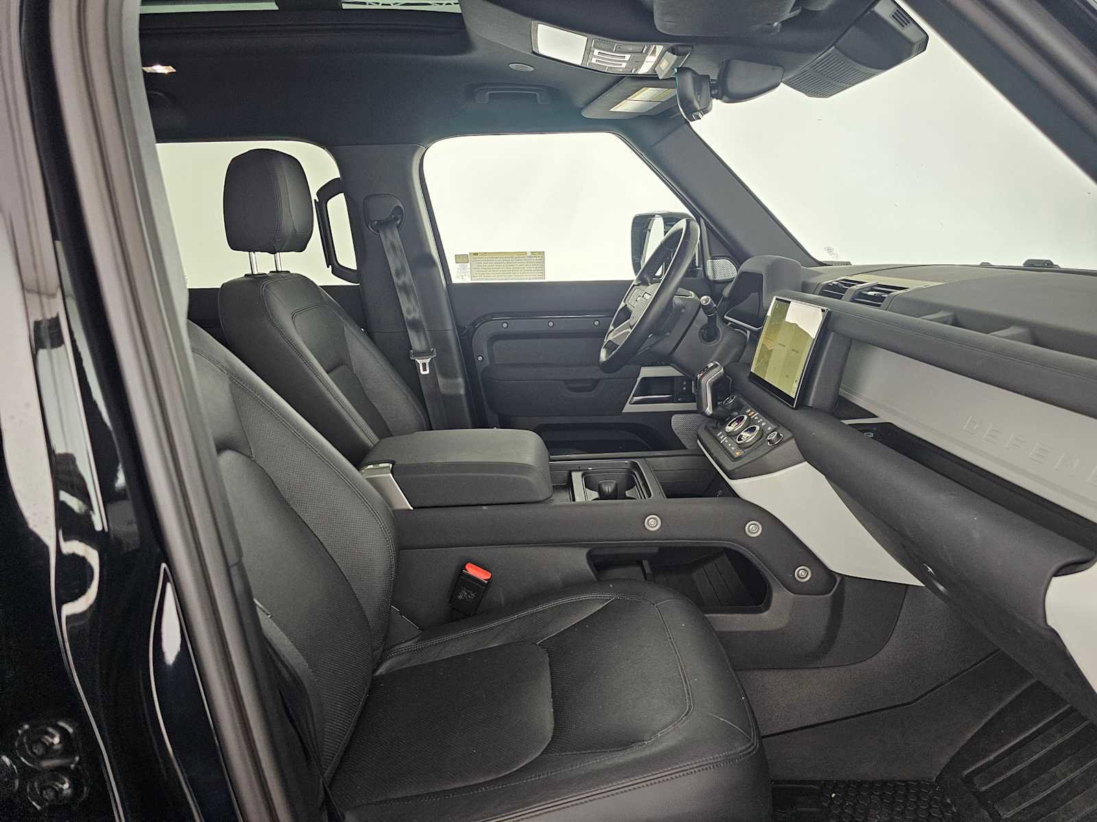 Used 2023 Land Rover Defender 130 SE image 10