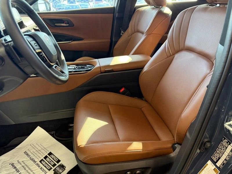 Used 2026 Toyota Crown Signia w/ Advanced Technology Package image 14