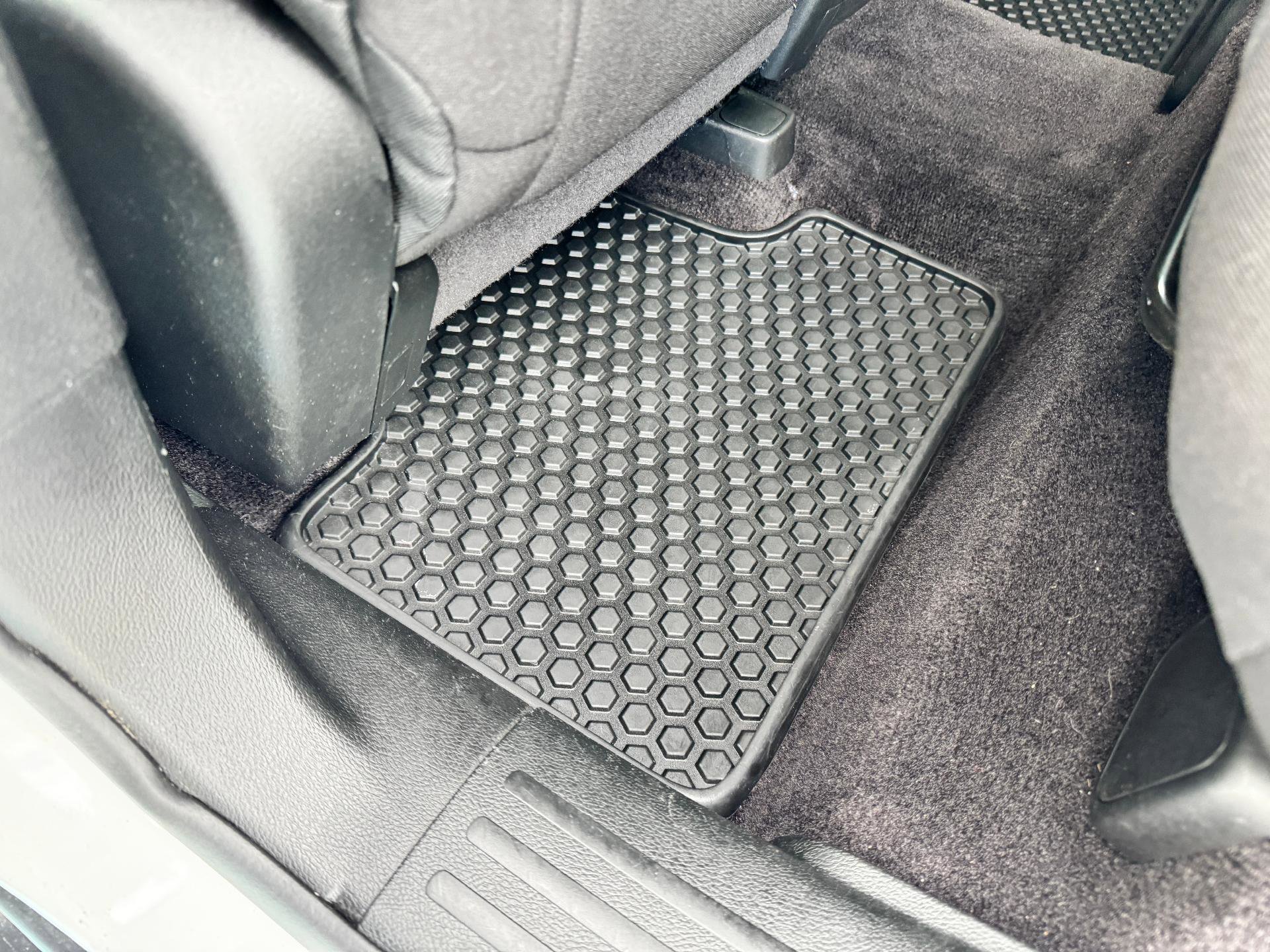 Used 2018 Jeep Cherokee Latitude w/ Cold Weather Group image 14