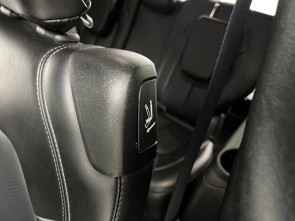 Used 2025 Chrysler Pacifica Select FWD image 19
