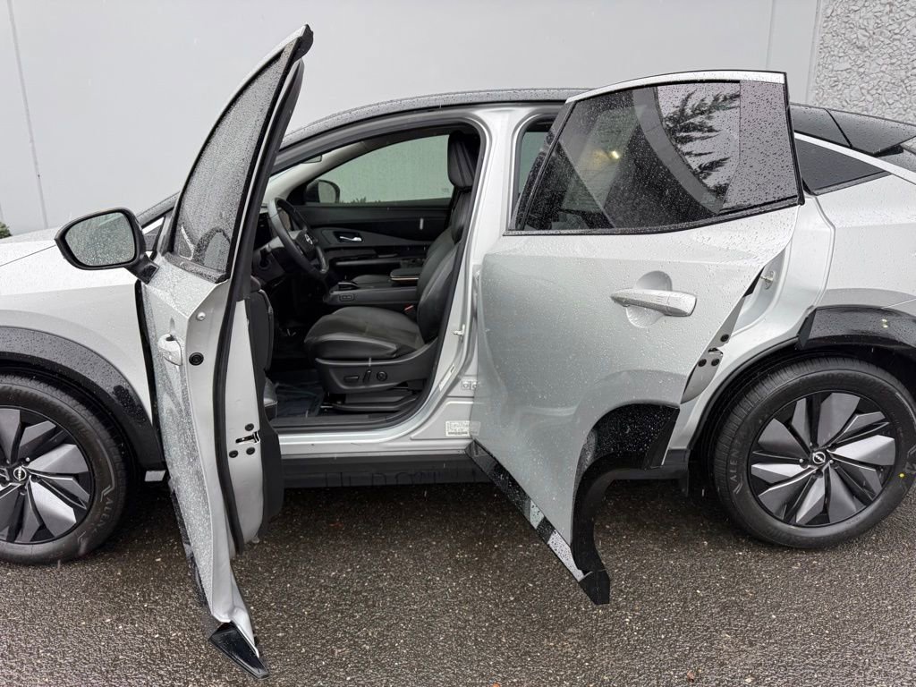 Used 2023 Nissan Ariya FWD image 17