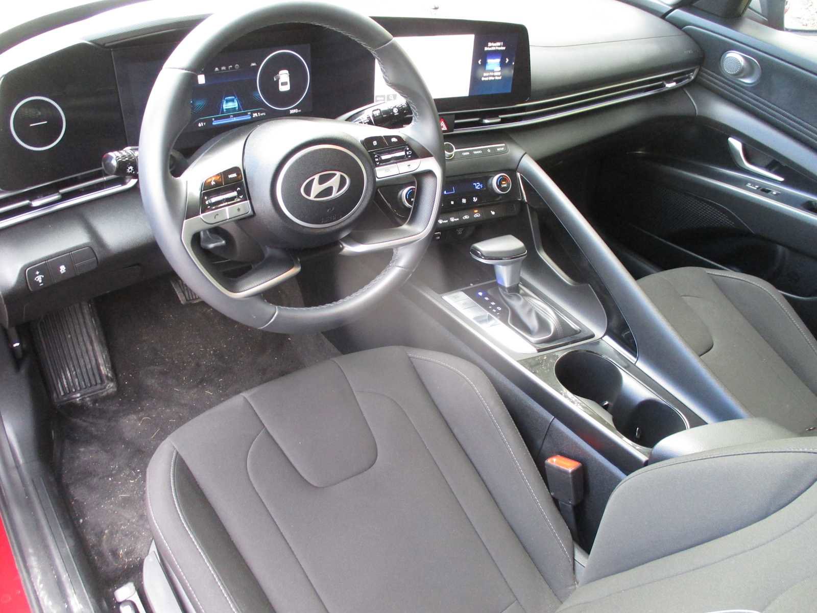 Used 2024 Hyundai Elantra SEL w/ Convenience Package image 12