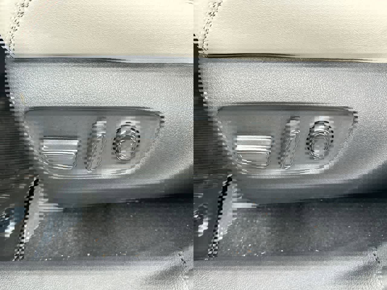 Used 2022 Toyota RAV4 XLE Premium image 22