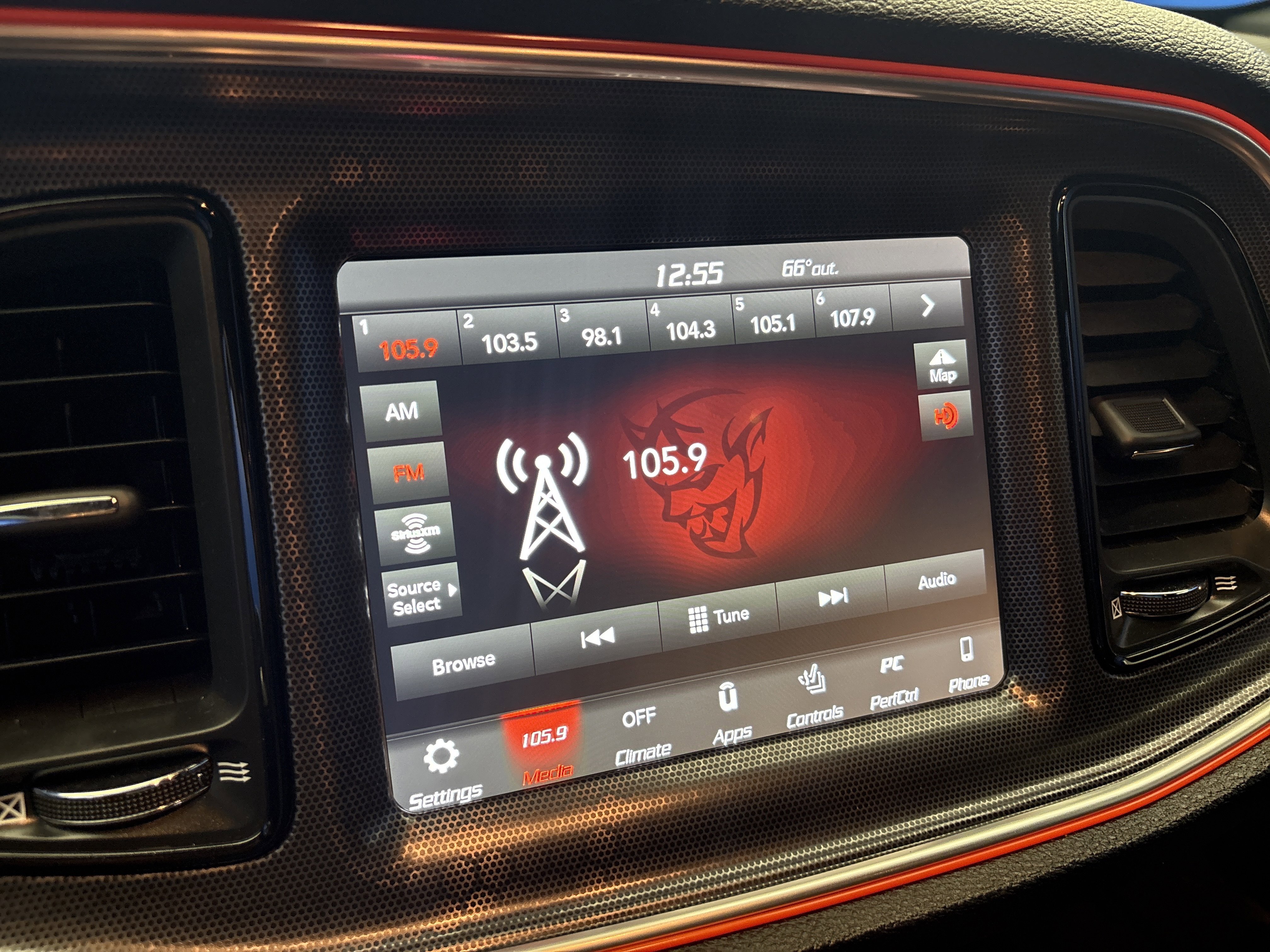 Used 2018 Dodge Challenger R/T Scat Pack w/ Leather Interior Group image 18