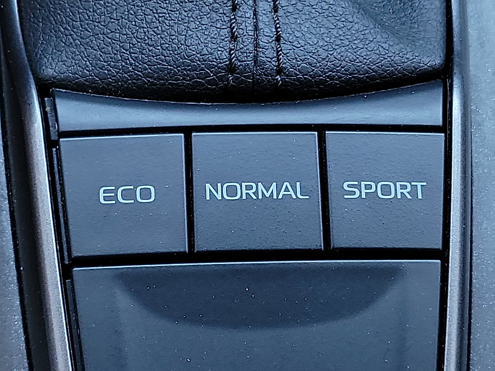 Used 2024 Toyota Camry SE w/ Audio Upgrade Package image 16