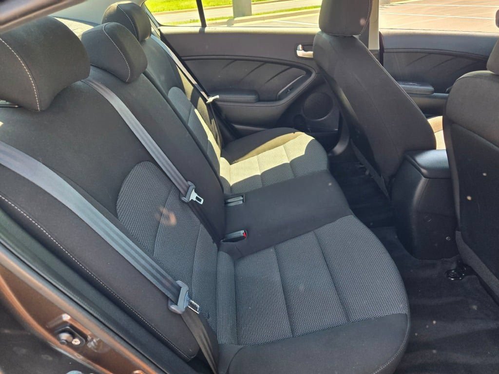 Used 2017 Kia Forte LX FWD image 8