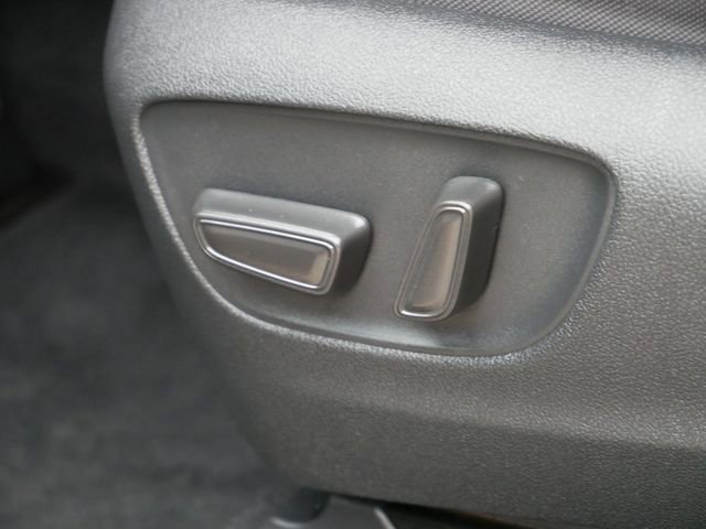 Used 2020 Toyota Highlander LE image 13