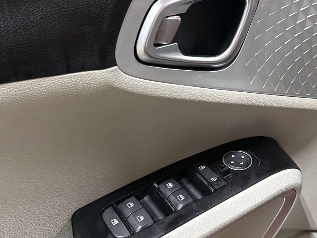 Used 2023 Kia Soul LX FWD image 20