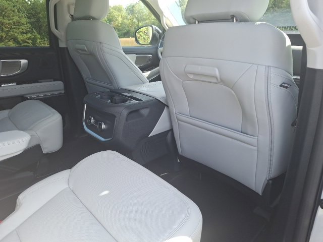 New 2025 Ford Expedition Platinum image 31