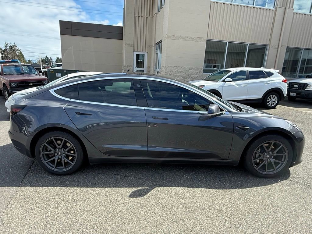 Used 2019 Tesla Model 3 image 2