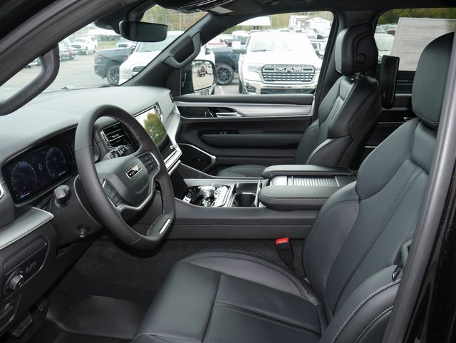 Used 2025 Jeep Wagoneer Series II image 2