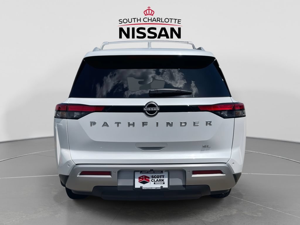 Used 2025 Nissan Pathfinder SL FWD image 5