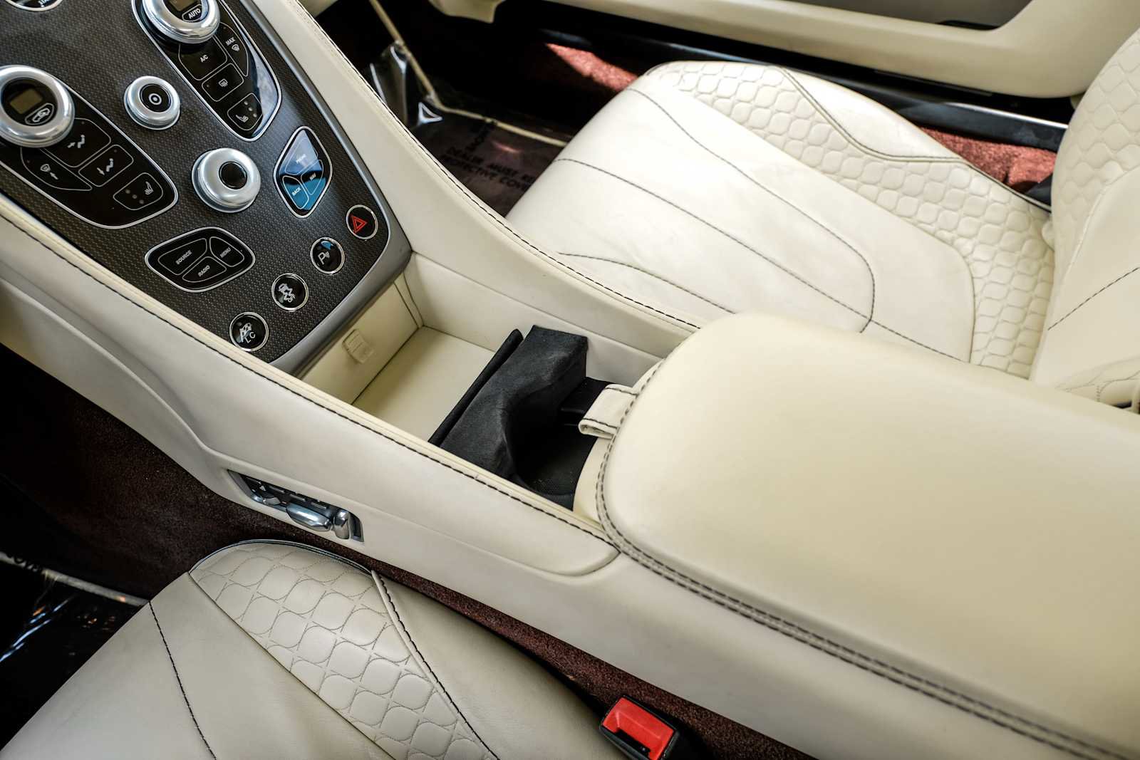 Used 2016 Aston Martin Vanquish Volante RWD image 30