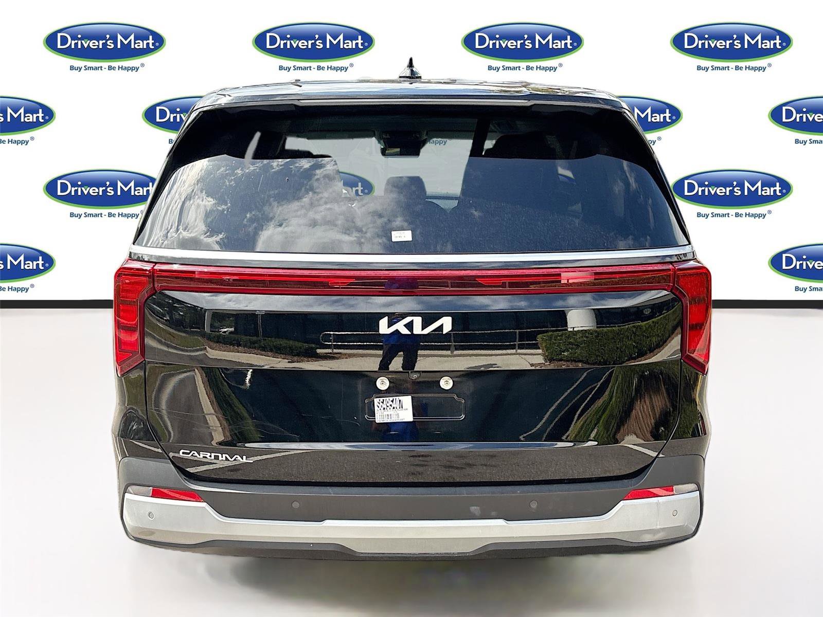 Used 2025 Kia Carnival FWD image 6