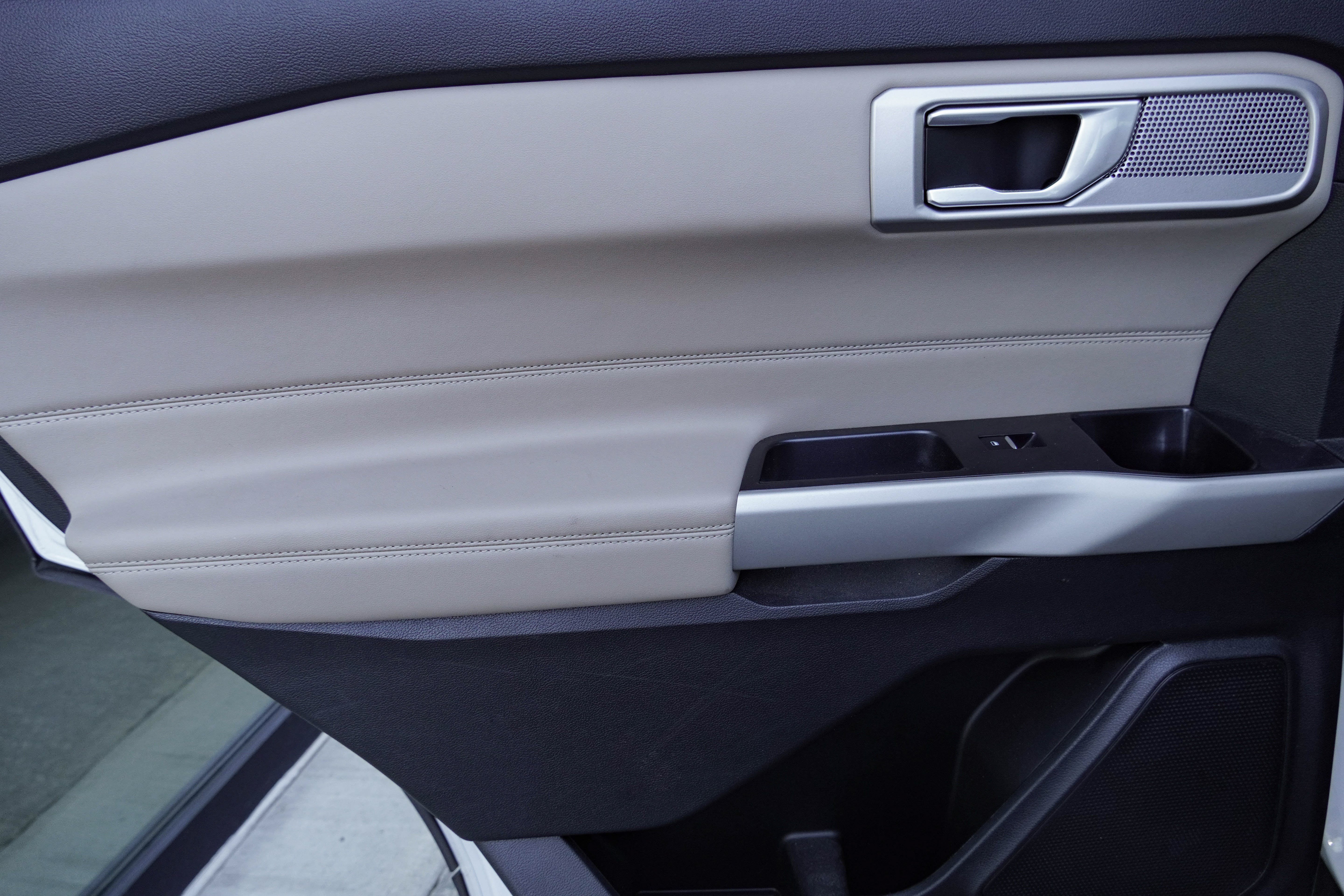 Used 2024 Ford Explorer Limited RWD image 30