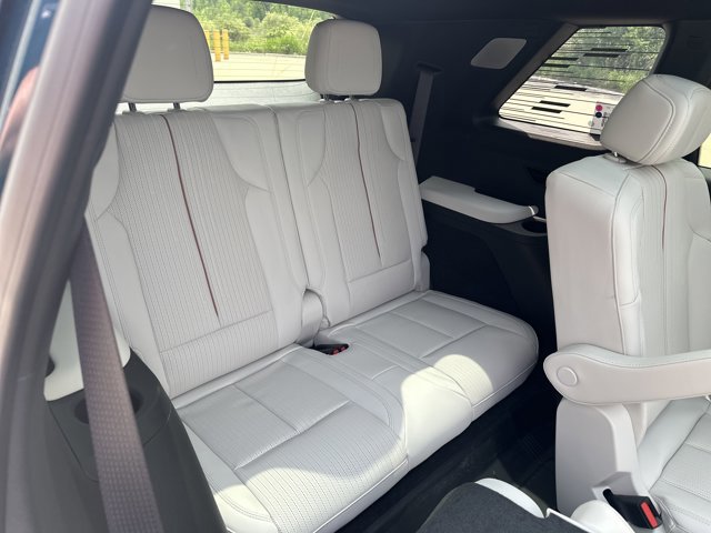 New 2026 Cadillac Vistiq Luxury w/ LPO, Floor Liner Package image 31