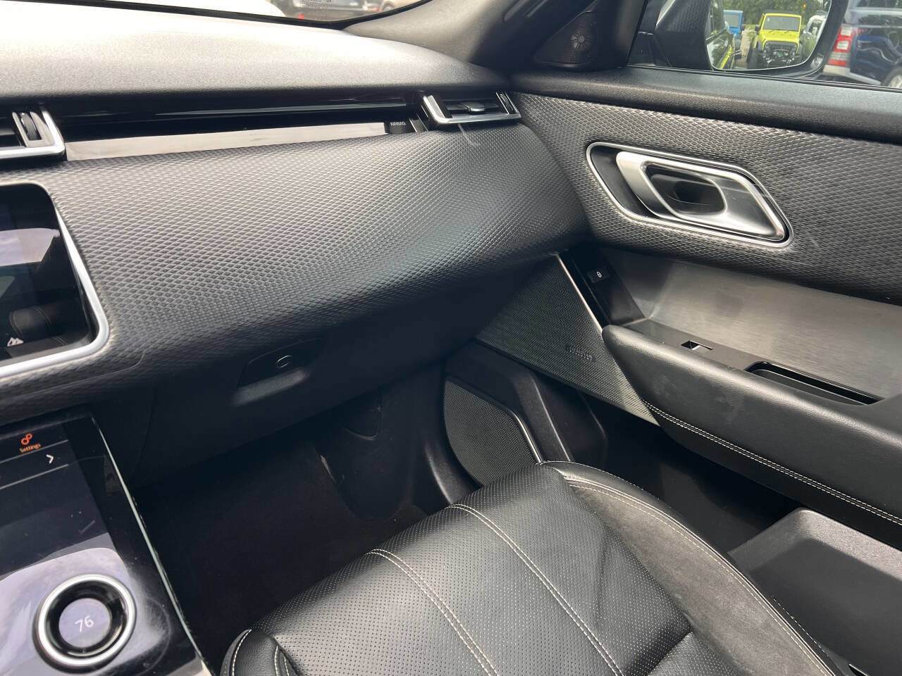 Used 2018 Land Rover Range Rover Velar R-Dynamic SE image 19