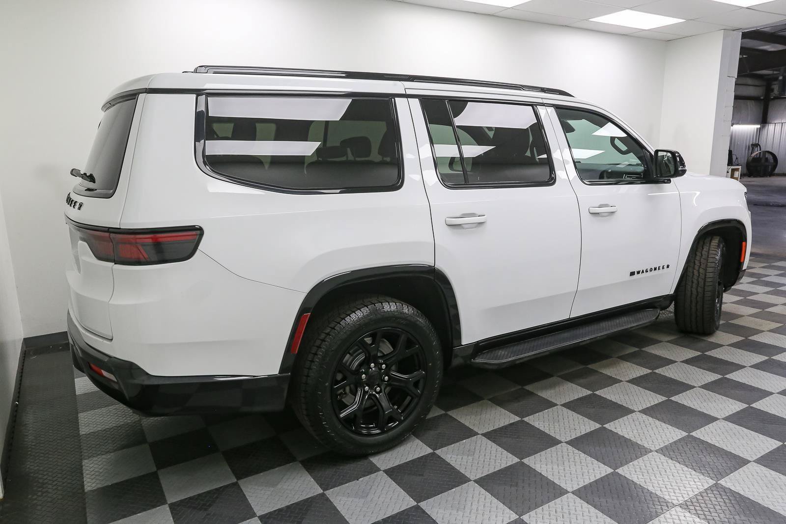 Used 2024 Jeep Wagoneer Series II AWD/4WD image 9