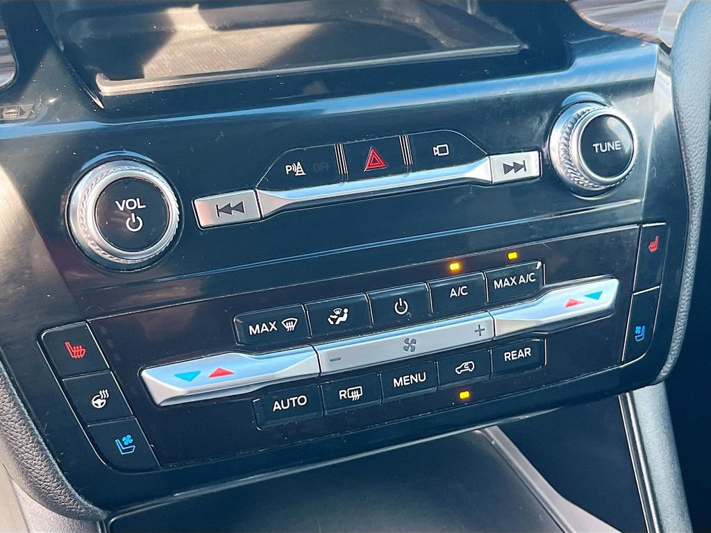 Used 2022 Ford Explorer Limited image 16