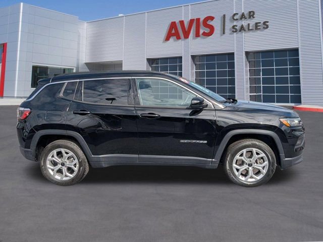 Used 2025 Jeep Compass Latitude image 5