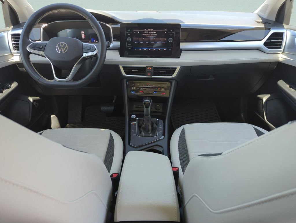 Used 2025 Volkswagen Taos SE w/ Panoramic Sunroof Package FWD image 19