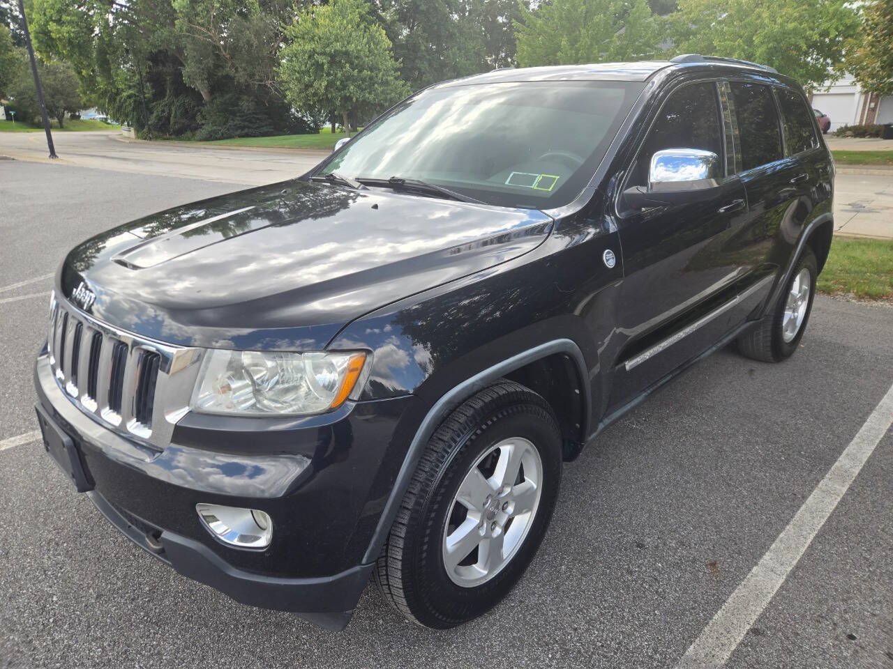 Used 2012 Jeep Grand Cherokee Laredo w/ Laredo E Group AWD/4WD image 3