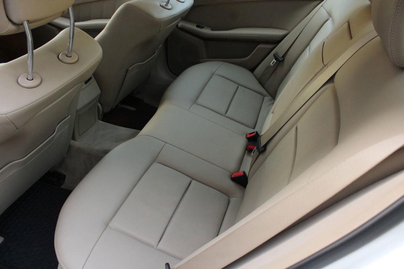 Used 2011 Mercedes-Benz E 350 4MATIC Sedan image 15