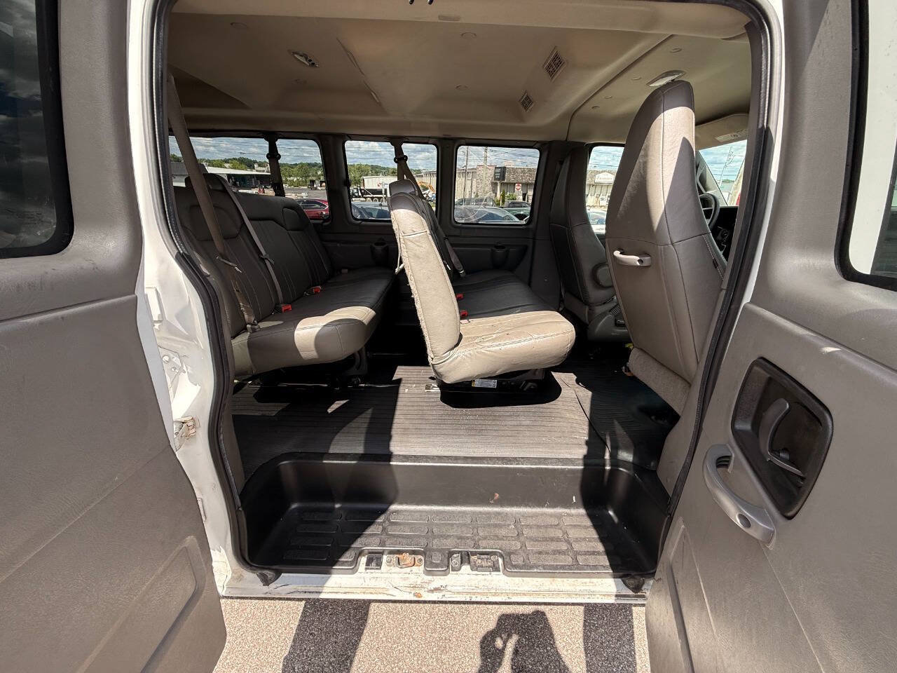 Used 2017 GMC Savana 3500 LS RWD image 30