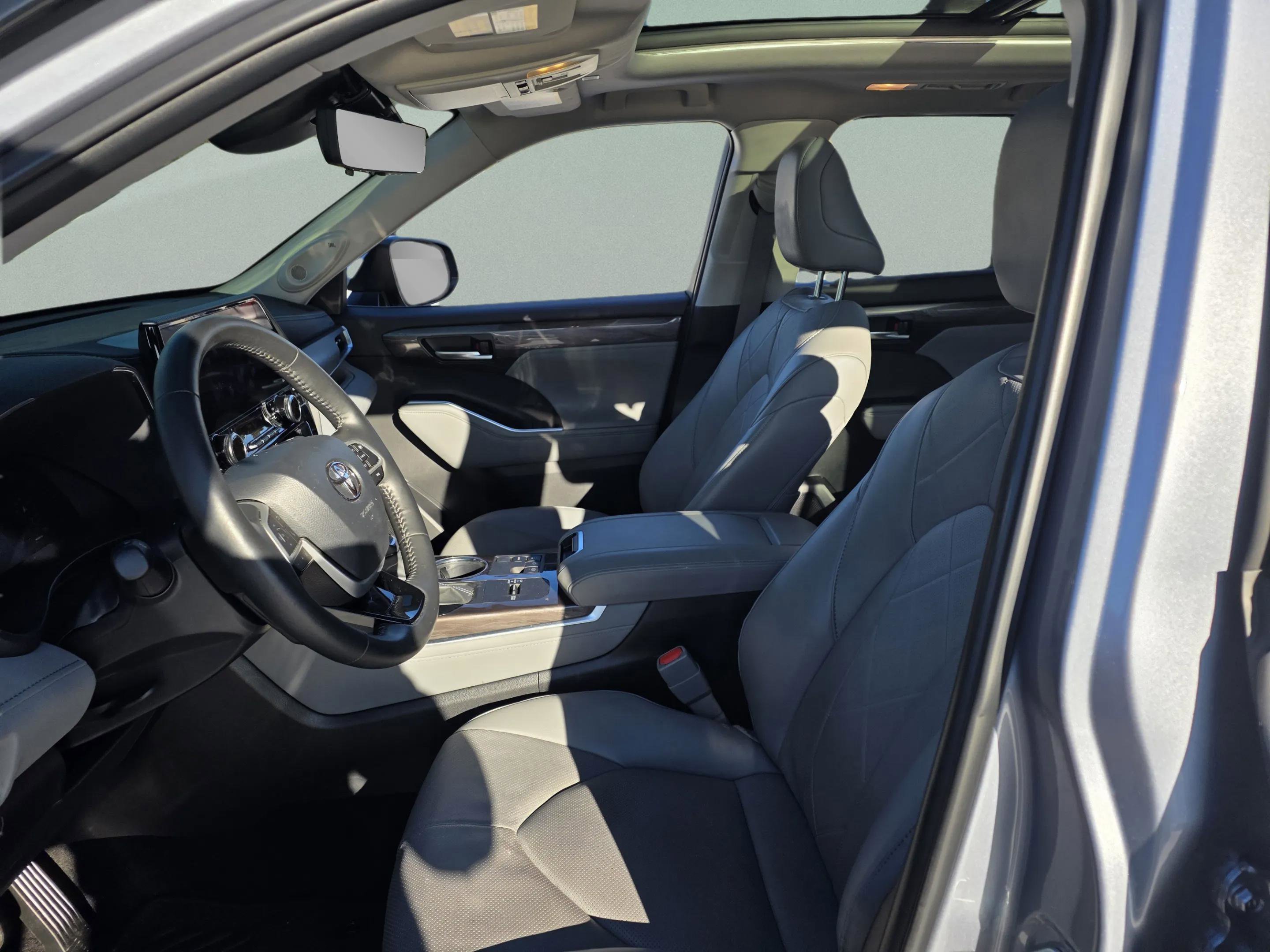 Used 2024 Toyota Highlander Platinum image 10
