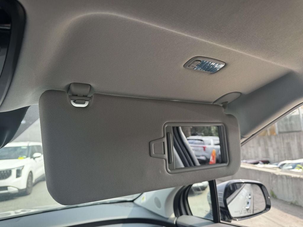 Used 2026 Kia Carnival EX FWD image 32