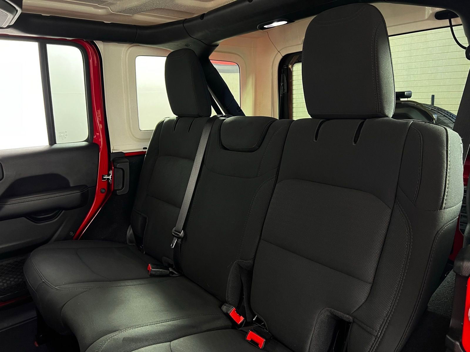 Used 2020 Jeep Wrangler Unlimited Sahara image 22