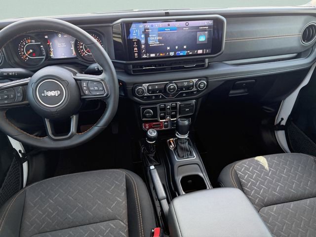 Used 2025 Jeep Gladiator Mojave w/ Convenience Group image 15