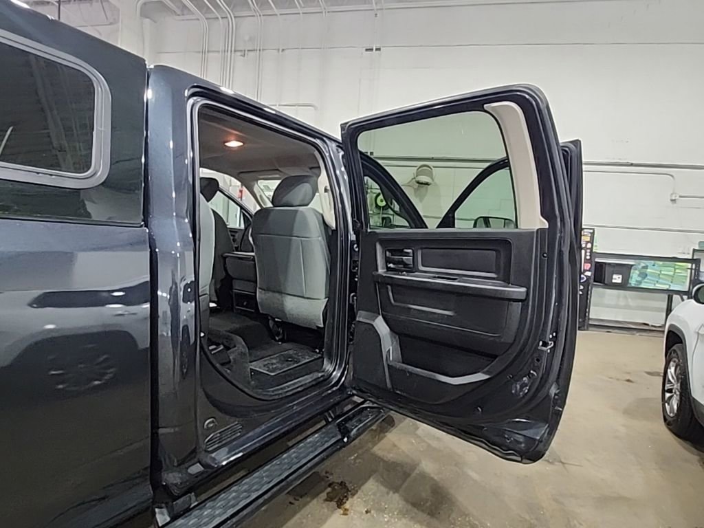 Used 2016 RAM 2500 Tradesman w/ Chrome Appearance Group AWD/4WD image 23