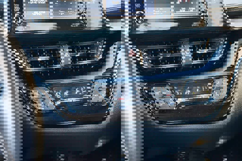 Used 2020 Toyota C-HR LE image 20