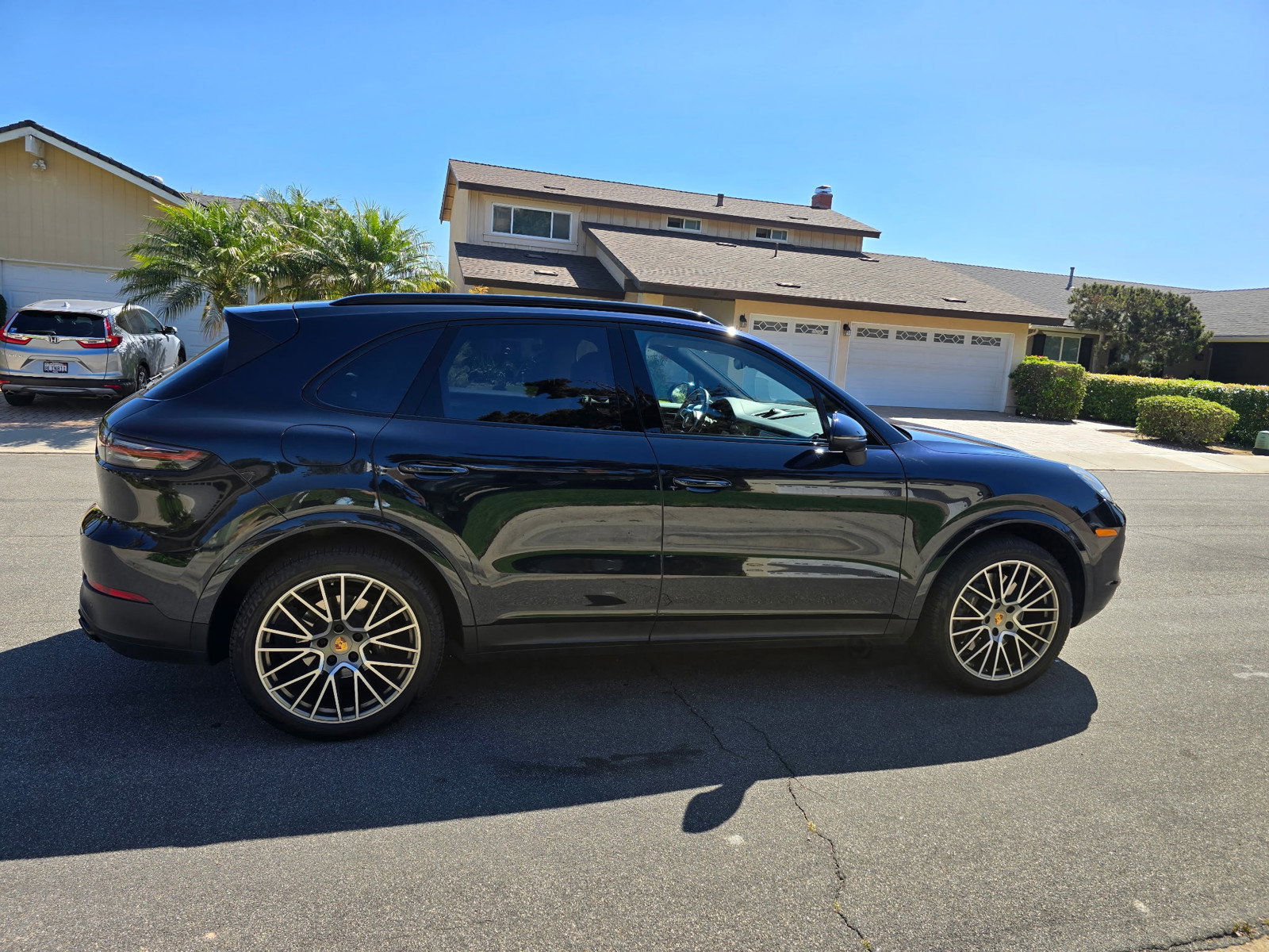 Used 2022 Porsche Cayenne Platinum Edition w/ Premium Package Plus image 15