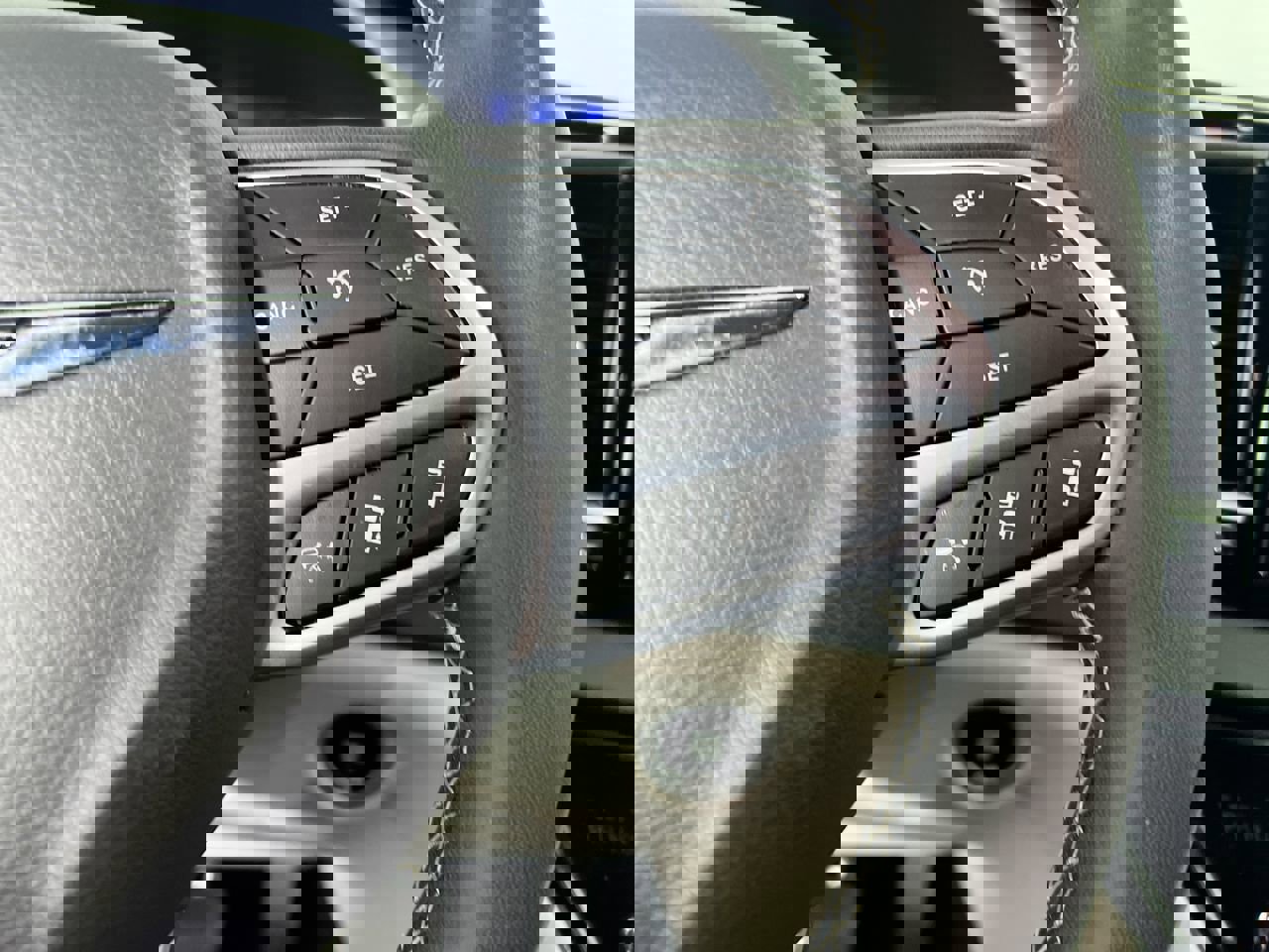 Used 2024 Chrysler Pacifica Touring-L image 17