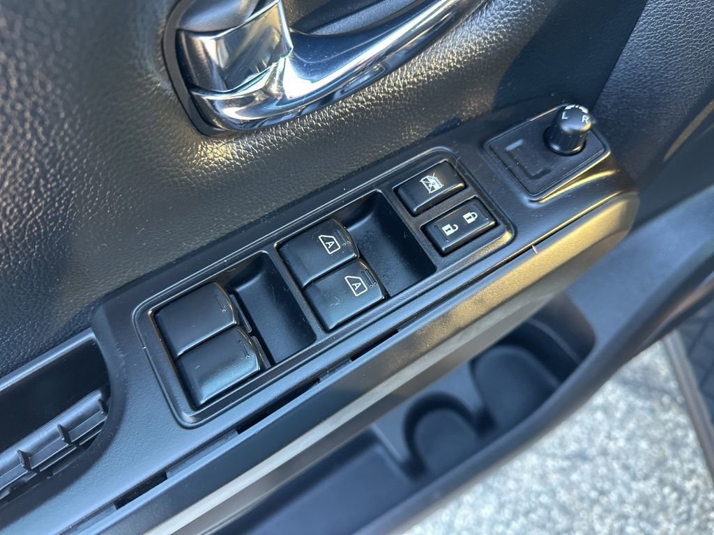 Used 2019 Nissan Titan SV w/ SV Convenience Package image 17