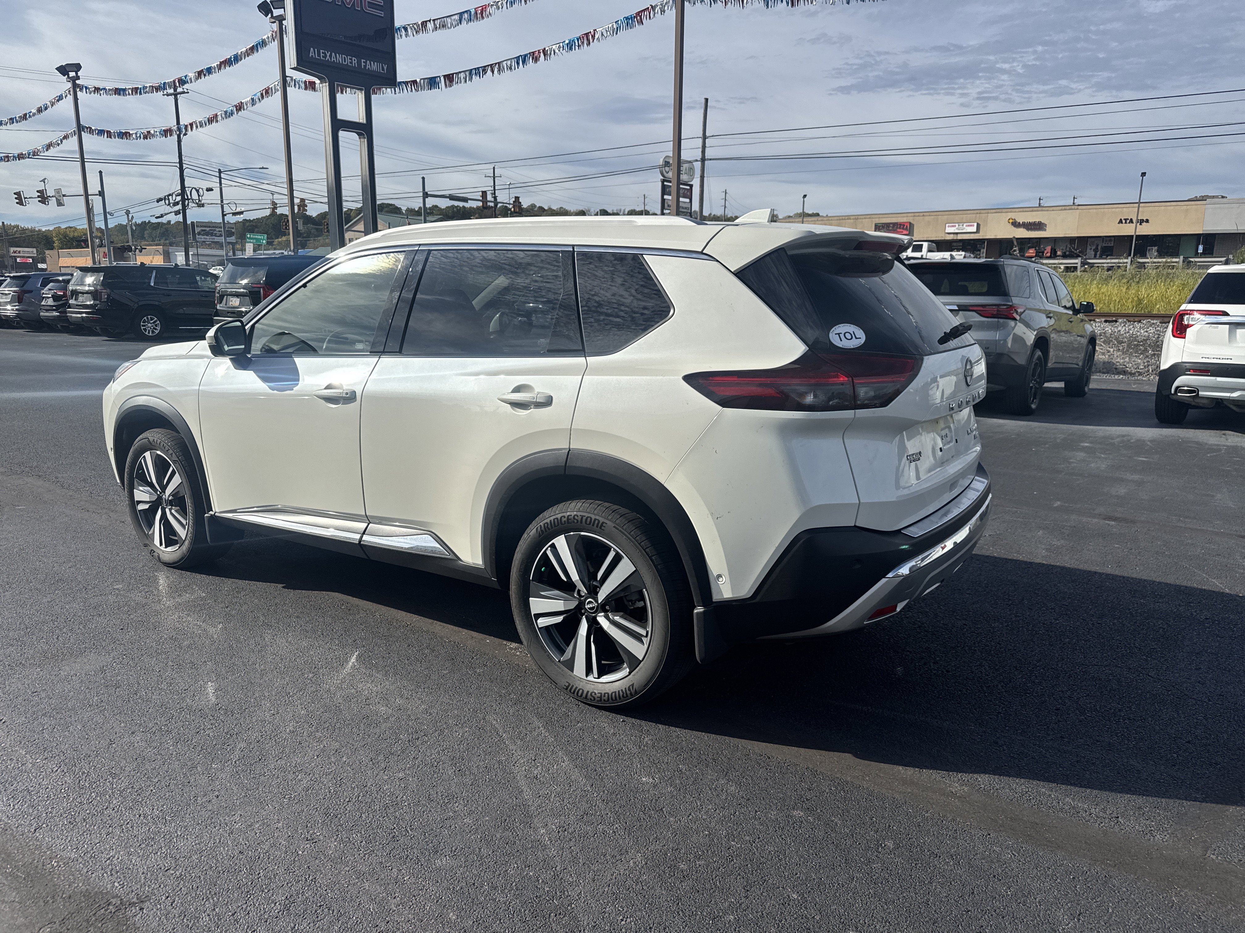 Used 2023 Nissan Rogue Platinum w/ Platinum Premium Package image 6