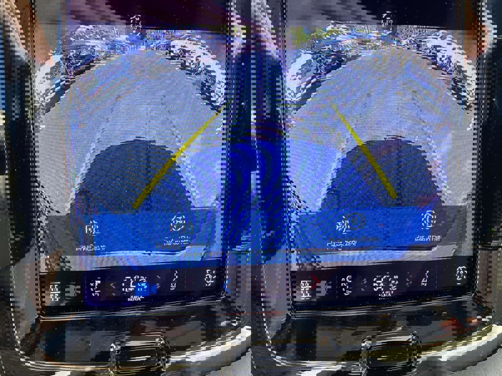 Used 2023 Volvo XC60 B6 Ultimate w/ Protection Package Premier AWD/4WD image 25