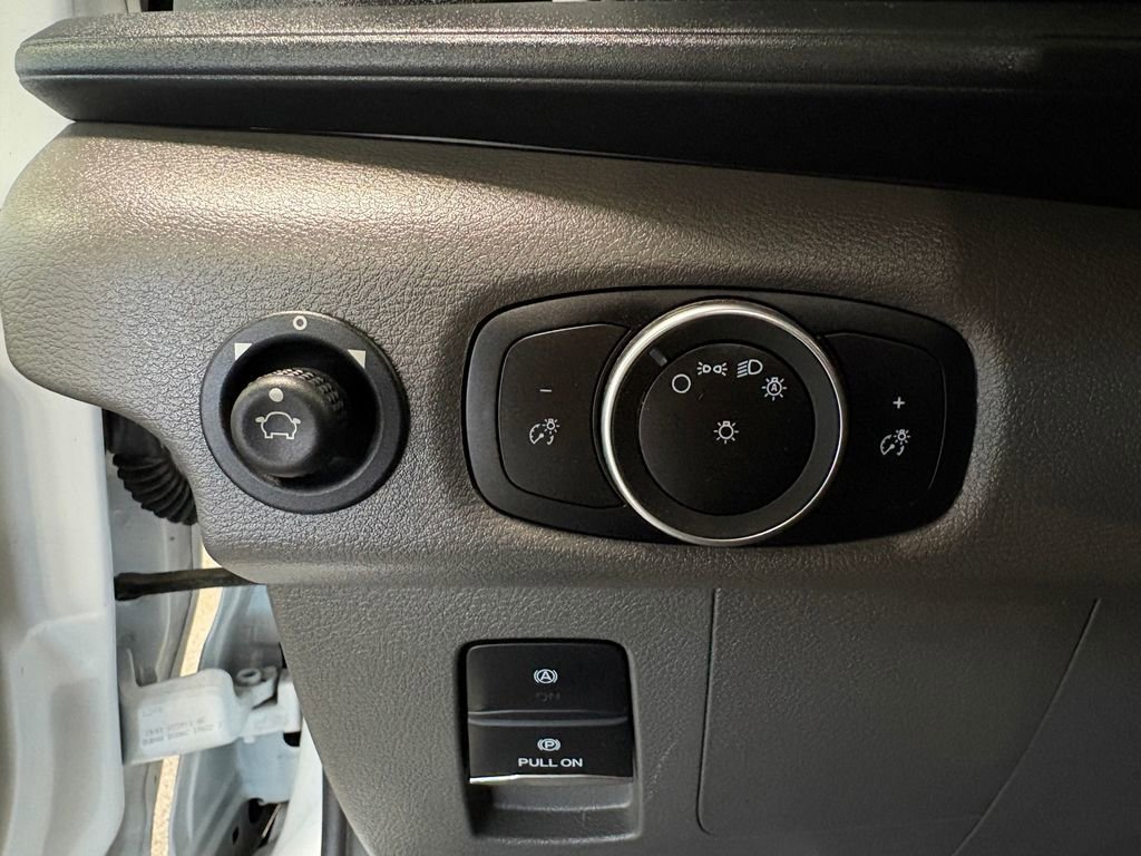 Used 2023 Ford E-Transit Medium Roof image 19