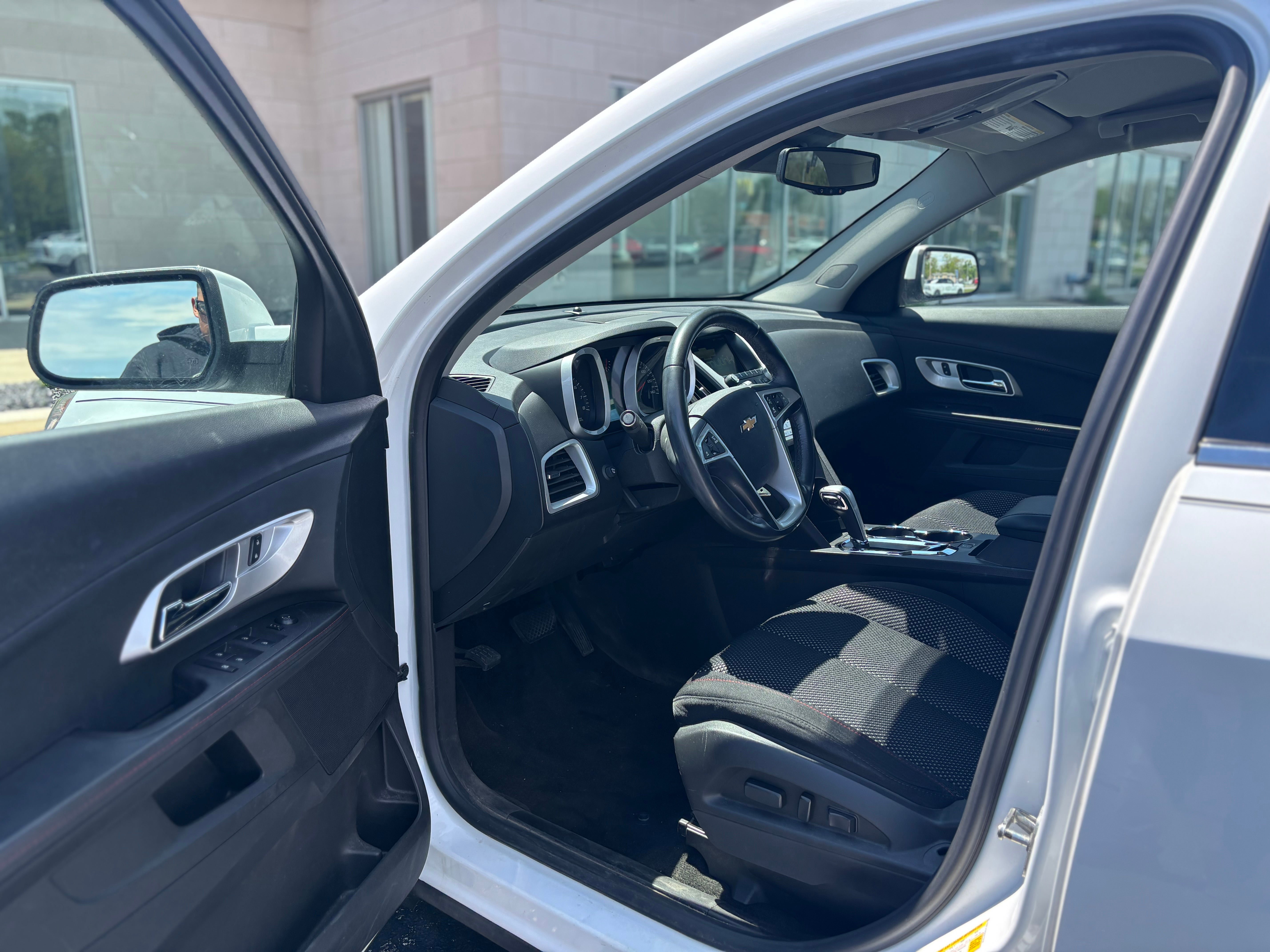 Used 2015 Chevrolet Equinox LT w/ Driver Convenience Package AWD/4WD image 3