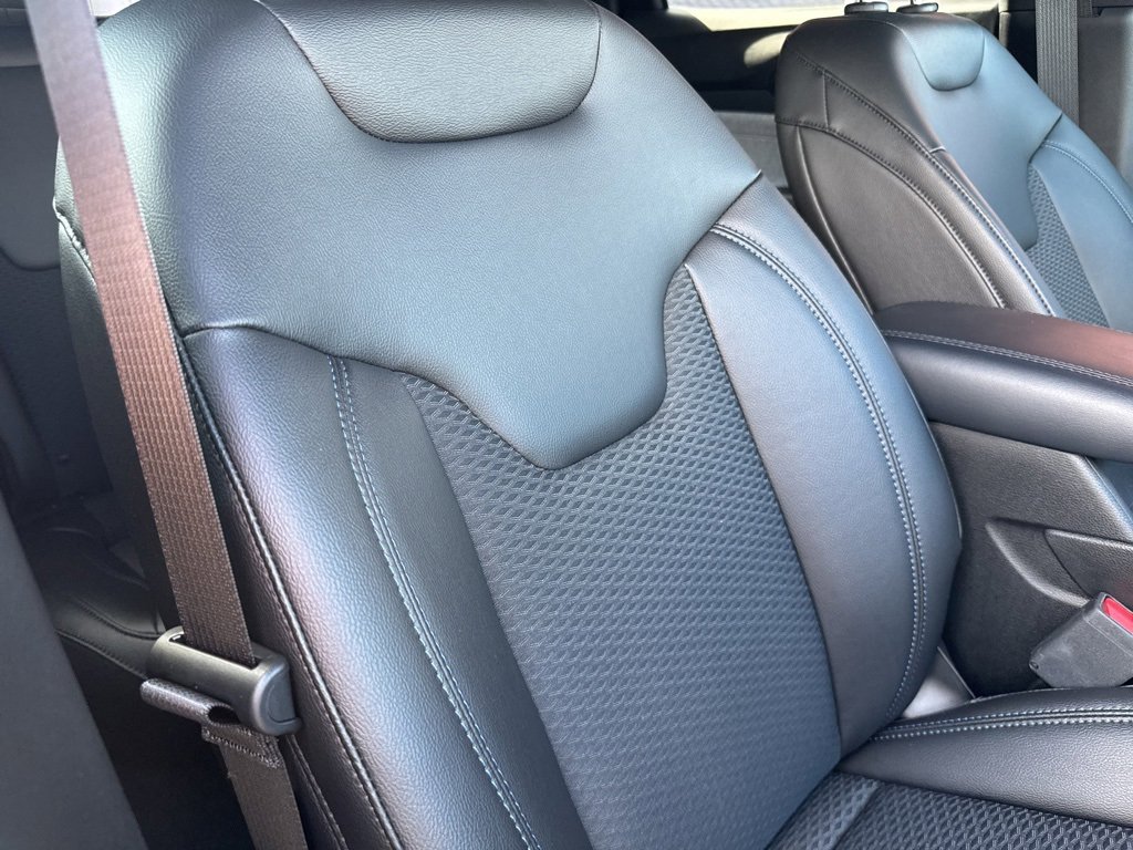 Used 2023 Jeep Compass Latitude w/ Convenience Group image 68