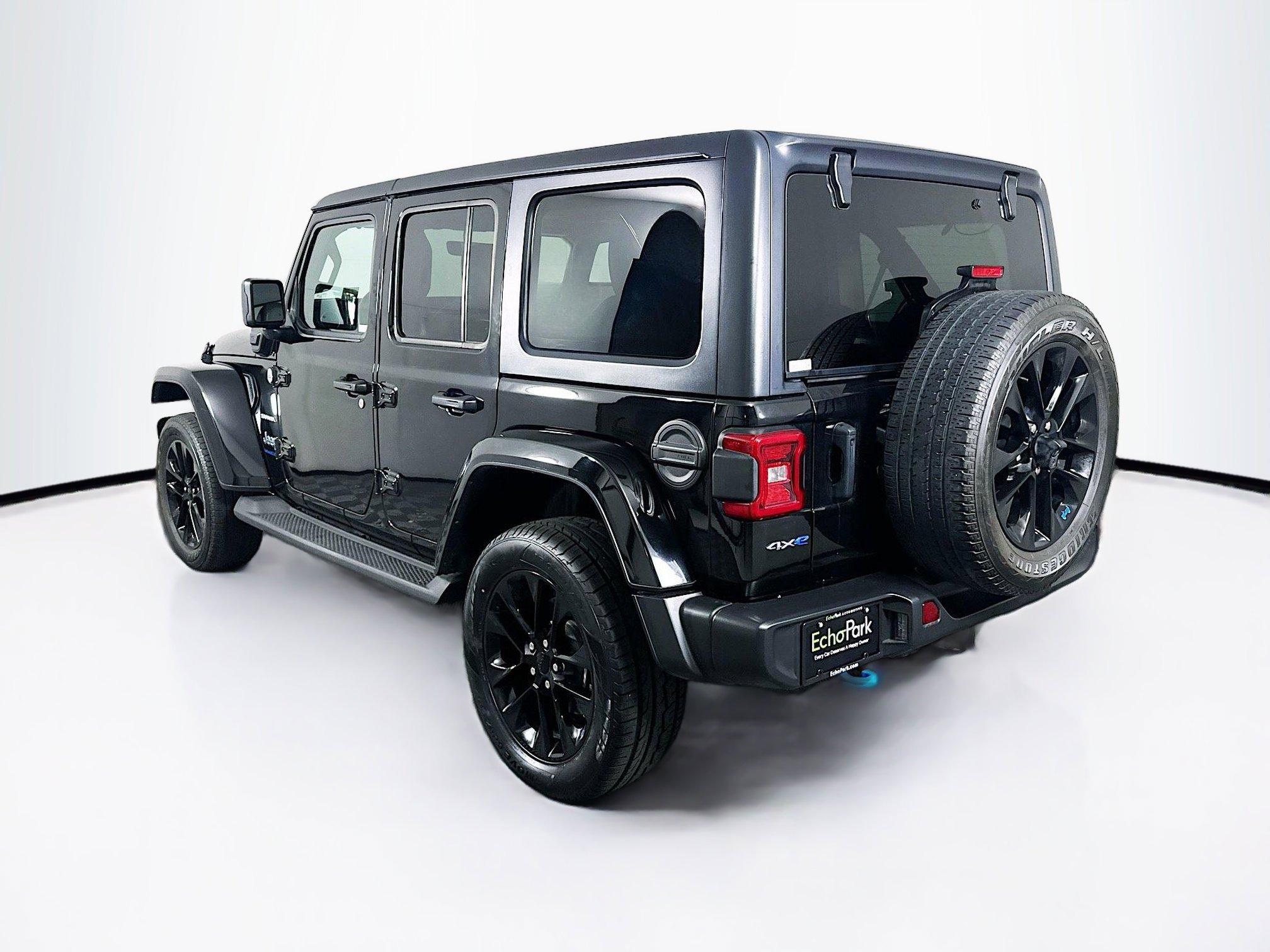 Used 2023 Jeep Wrangler Sahara w/ Cold Weather Group image 5