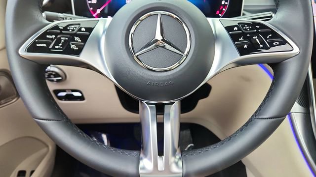 Used 2025 Mercedes-Benz GLC 350e 4MATIC image 40