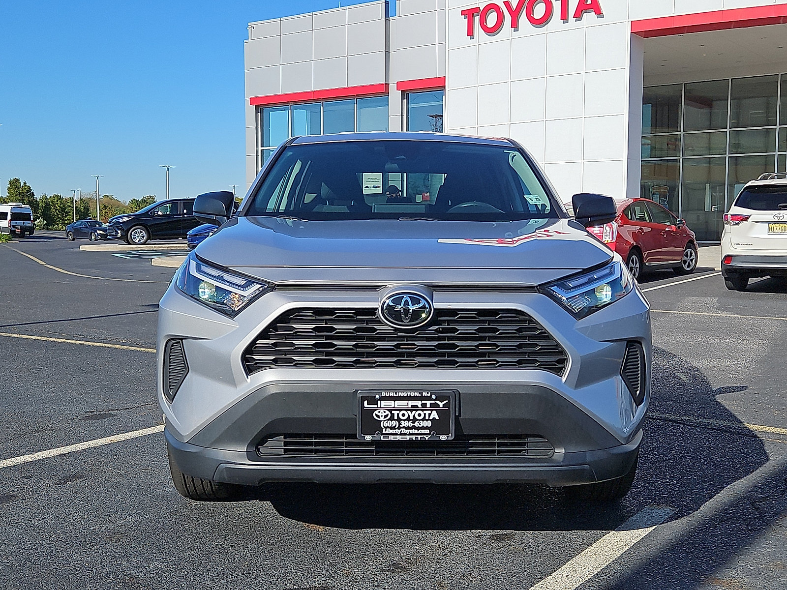Used 2024 Toyota RAV4 LE AWD/4WD image 2