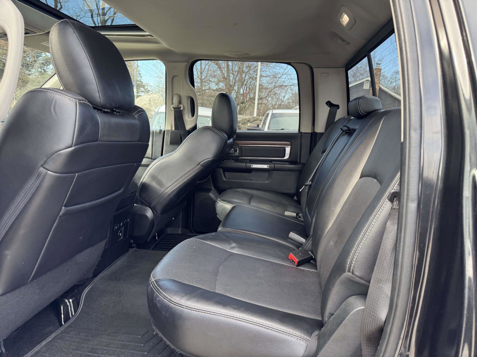 Used 2017 RAM 1500 Laramie w/ Convenience Group image 9