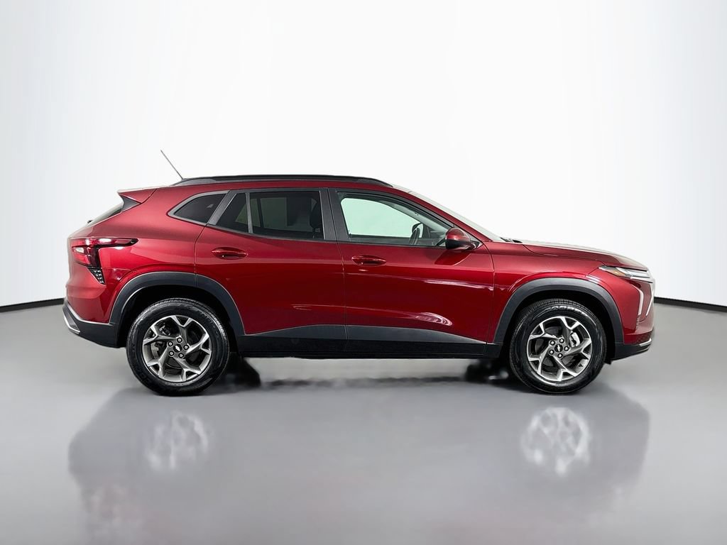 Used 2024 Chevrolet Trax LT w/ Sunroof Package FWD image 9