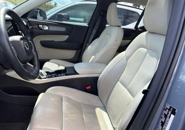 Certified 2023 Volvo XC40 B5 Plus w/ Protection Package Premier image 4