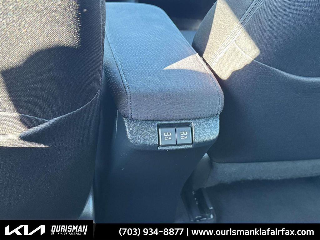 Used 2022 Toyota Prius LE image 12